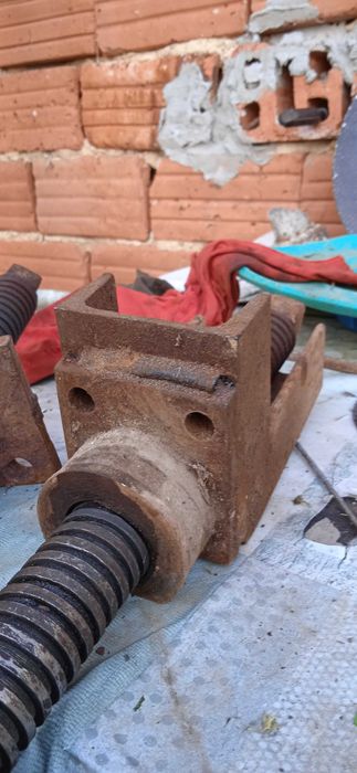 винтове за дьрводелски  тезгях