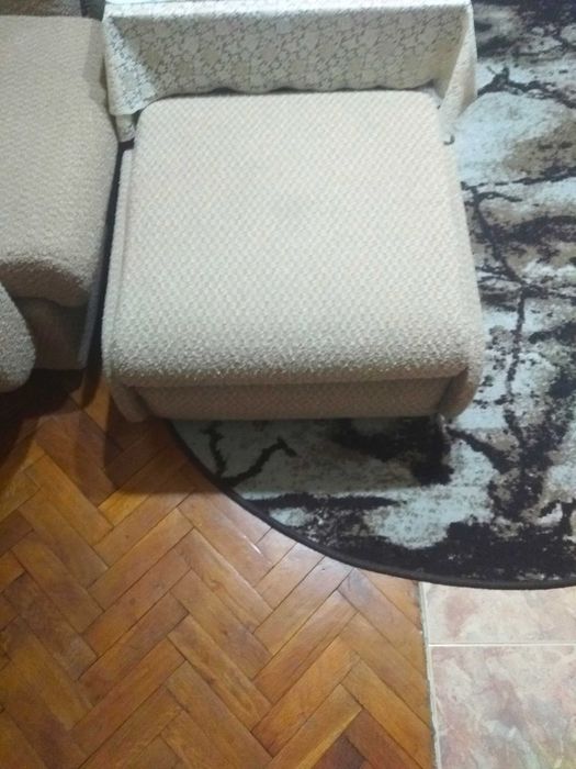 2 табуретки с 2 фотюйла