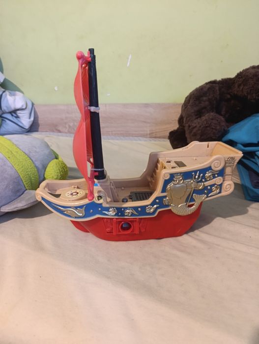 Играчки и костюми за деца