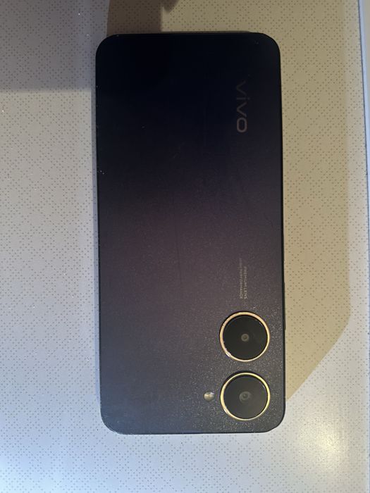 Телефон Vivo Y03