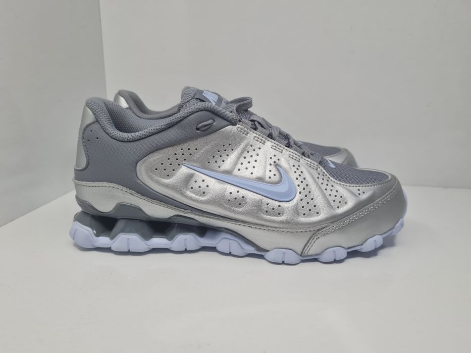 Маратонки Nike Reax 8

Чисто нови с кутия.

Размер 38 стелка 24 см.

Цена 65 евро.