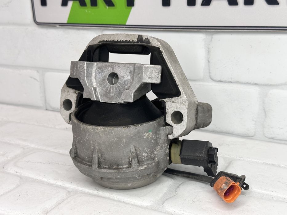 Ляв тампон двигател AUDI A6 A7 4G CRT 272 218 4G0199381LE