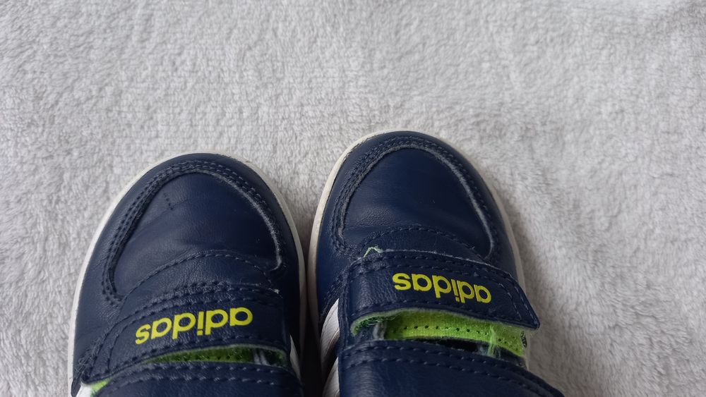 Маратонки Адидас номер 23