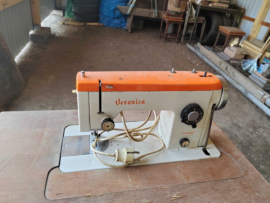 Mașina de cusut Veronica
