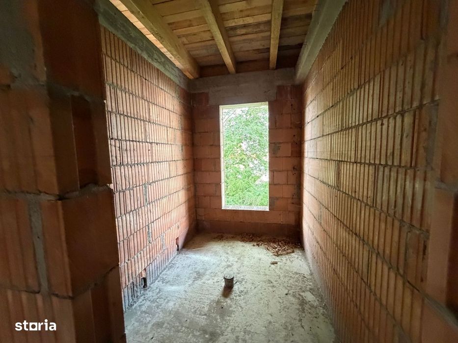 Casă de vânzare 260 mp utili + 1052 mp teren in centrul orasului Covas