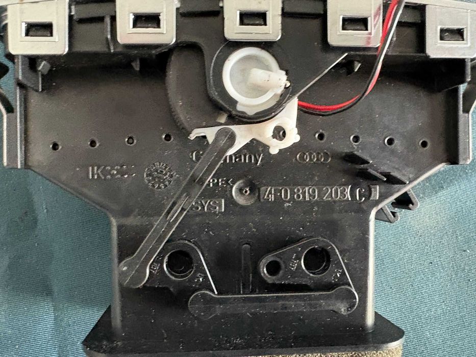 grila cu ventilatie cotiera audi a6c6 2010