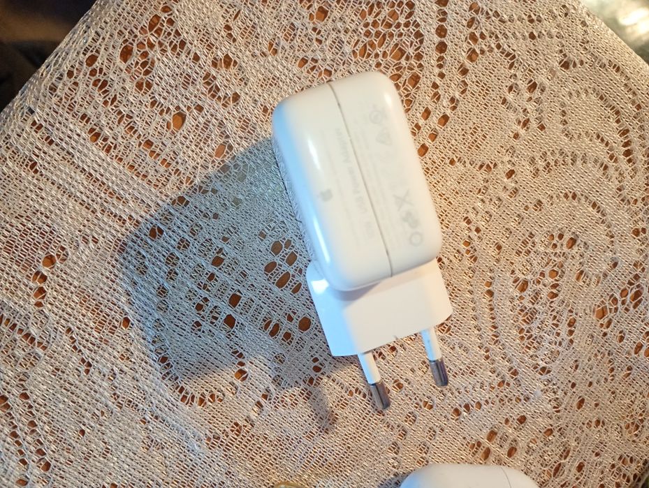 Vând căști originale de iPhone, preț de nimic