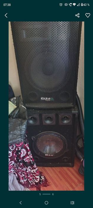 Vând  4 boxe și statie