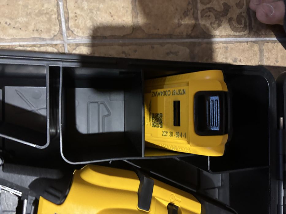 Гаоздезабивный пистолет DeWALT DCN660D2