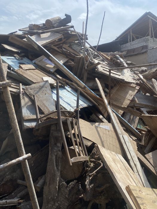 Taxta o’tinla bor sotiladi