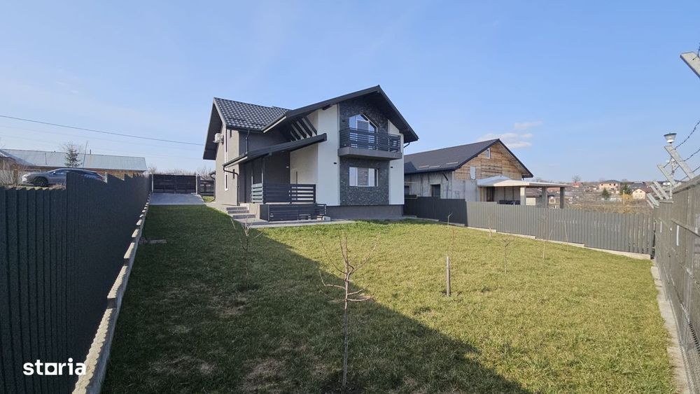 Casă modernă P+M cu vedere spectaculoasă lac Ciurbești