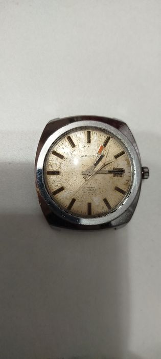 Gamudia ceasb bărbătesc automatic .