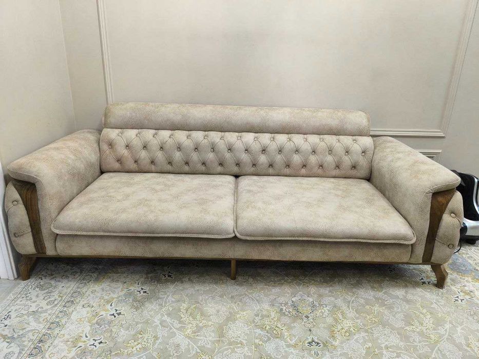 Мягкая мебель хорошего качества.