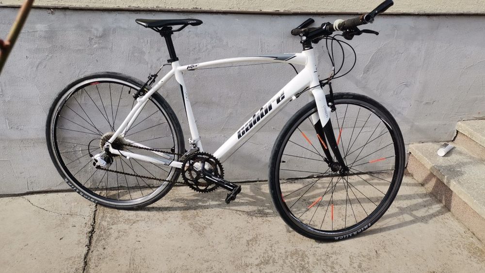 Bicicletă Cursieră Hybrid Calibre