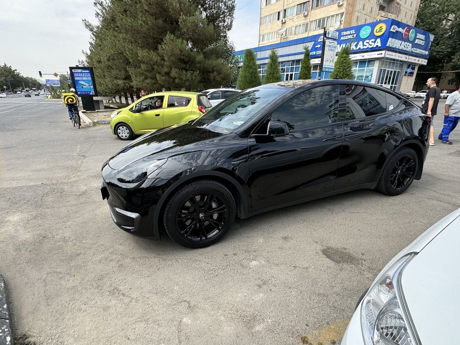 Продам Тесла Model Y.