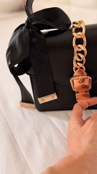 Черна дамска чанта с панделка