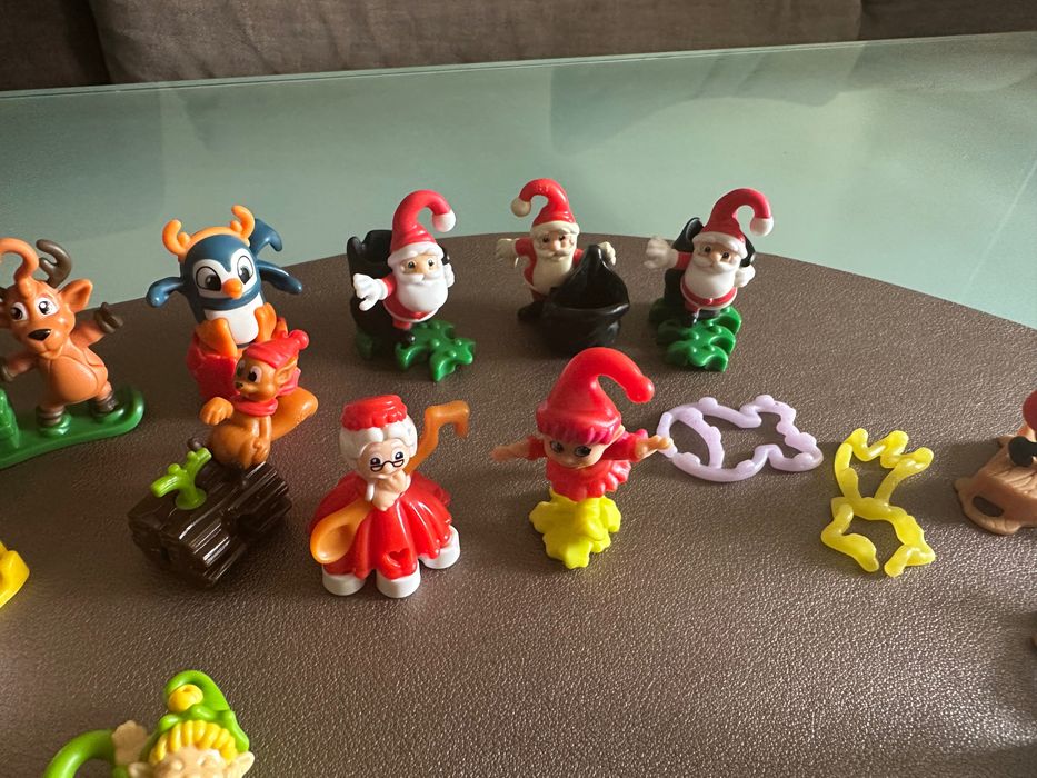 Коледни фигурки Kinder