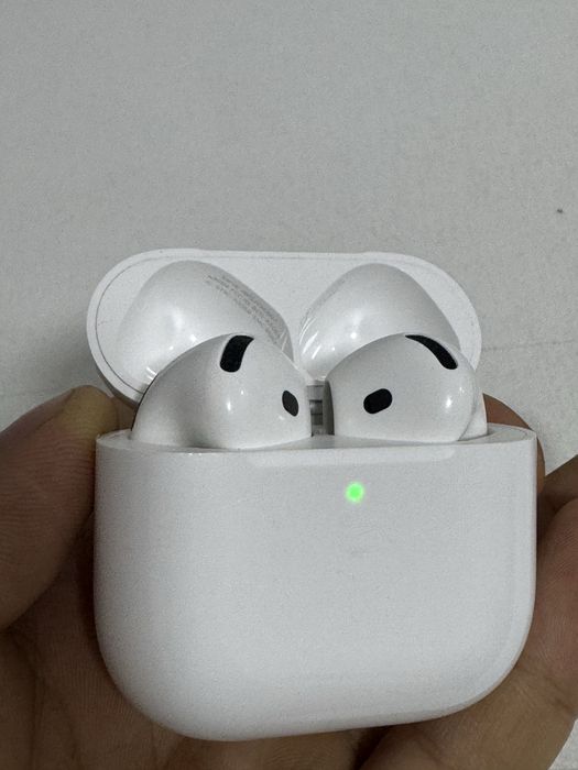Продам Air Pods 4
