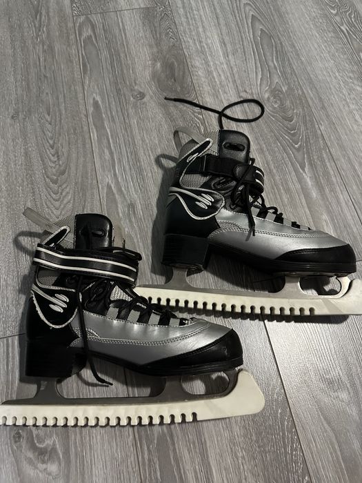 Продам коньки  38 рр