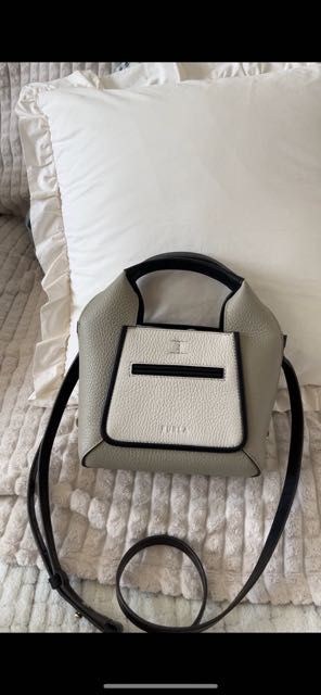 Кожена чанта на Furla