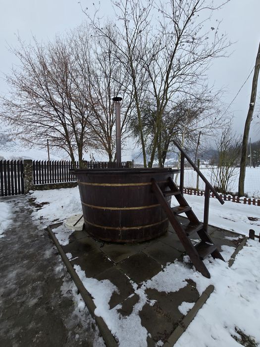 Închiriez cabană cu ciubăr