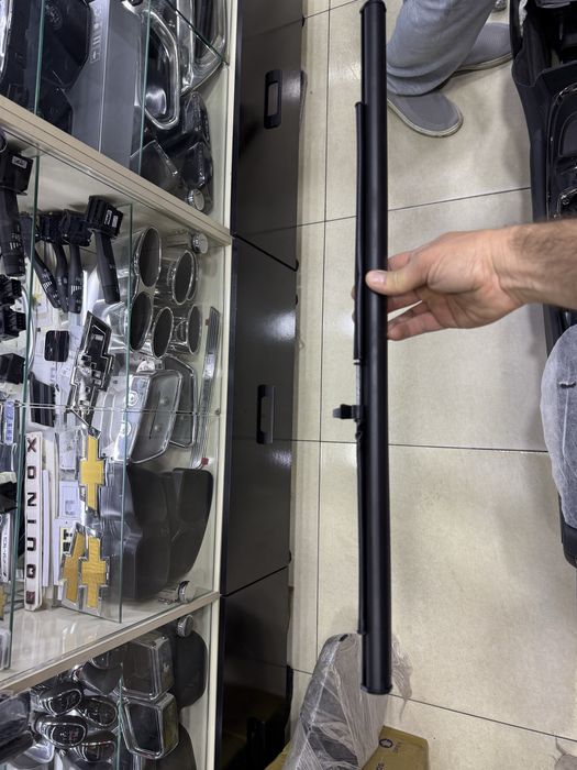 Parda shtorka eshik oynaga