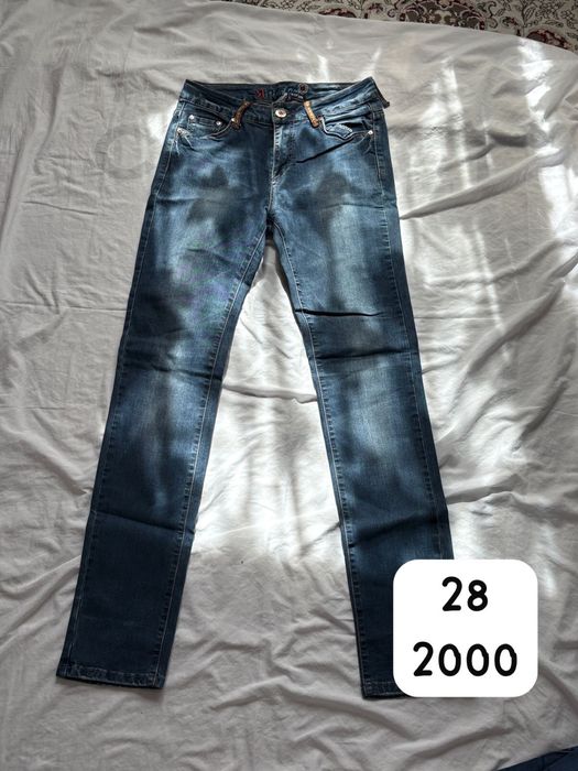 продажа джинс по 2000