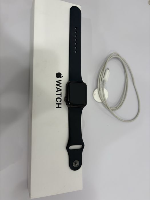 продам часы apple watch se 50000тг