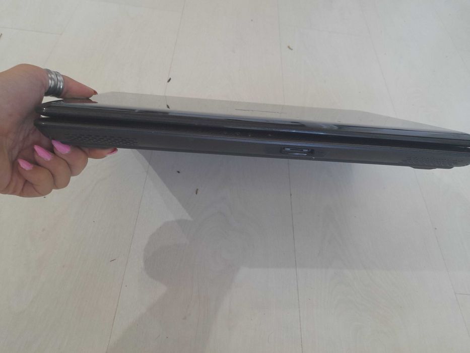 Лаптоп ASUS Pentium(R') Dual-Core CPU