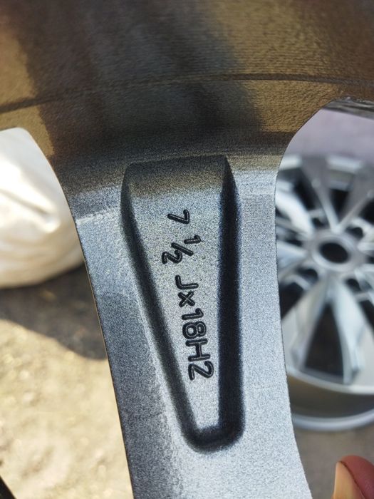 Диски на 18 крепеж 6*139.7 новые