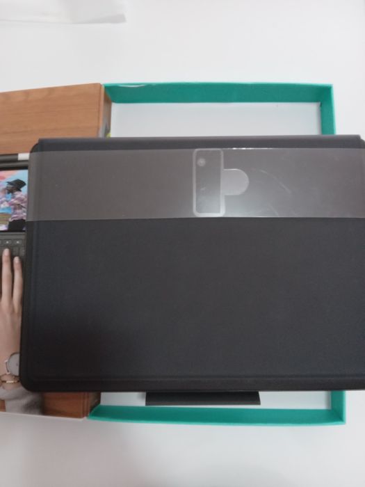 Калъф-клавиатура Logitech Slim Folio за iPad (7/8/9поколение)