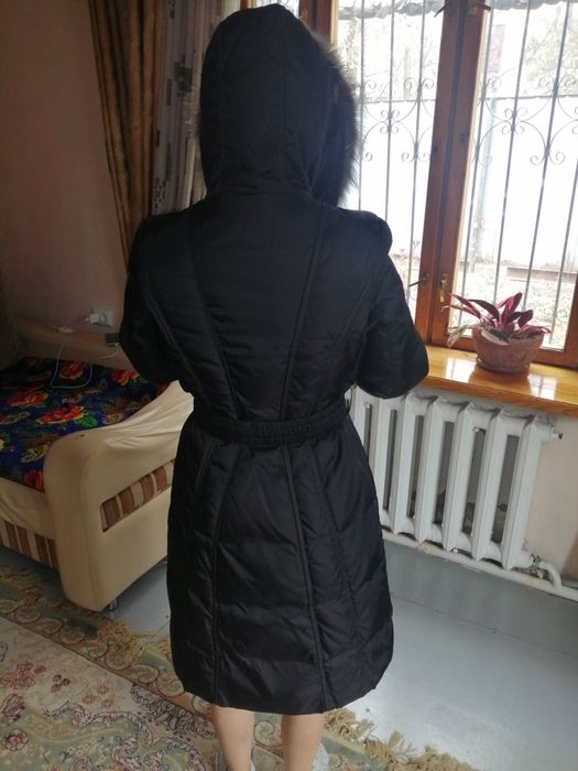 Продам пуховик женский.