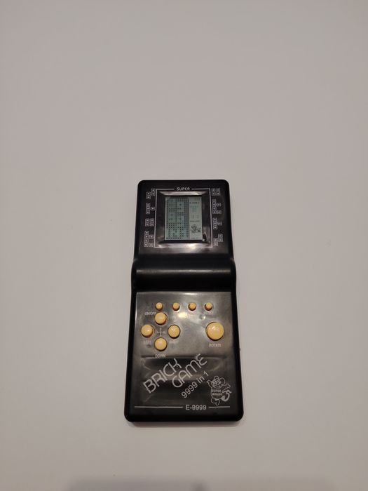Тетрис конзола с вградени игри 9999 в 1/ Tetris BRICK GAME 9999 IN 1