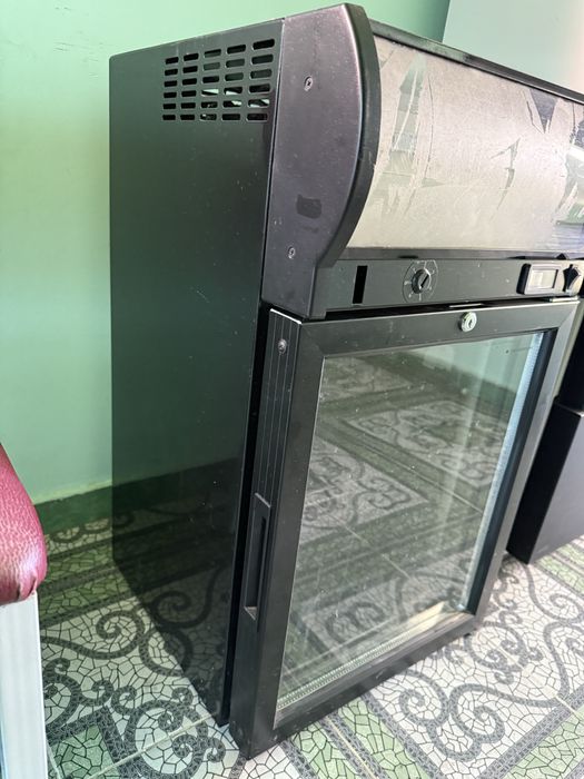 Ветринный холодильник