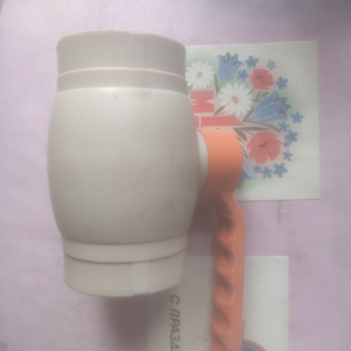 Продам краны шаровые и насос водяной