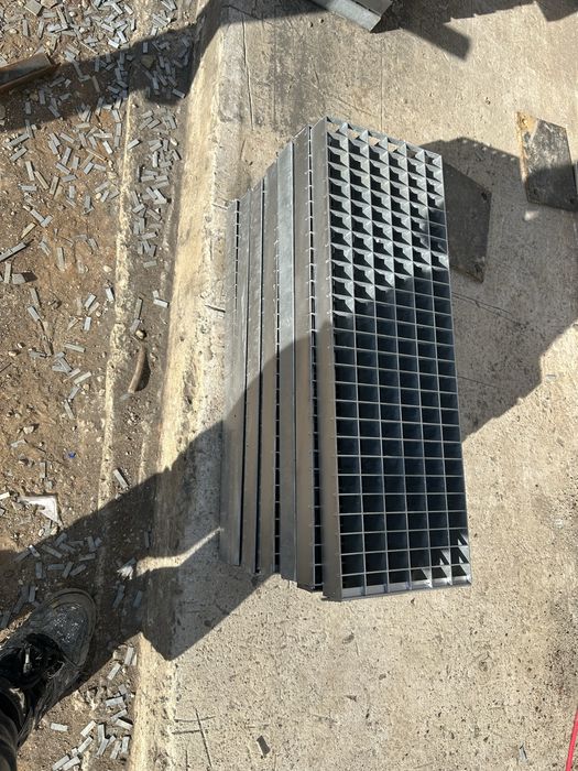 Trepte zincate 100x27