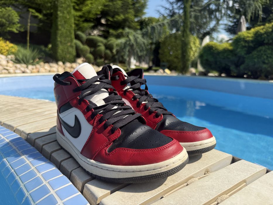 Air Jordan 1 Mid Chicago Black Toe