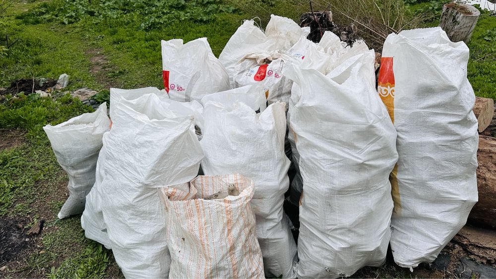 Бутылки даром в мешках