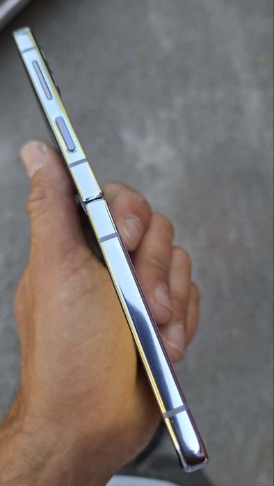Samsung flip 4 работещ за части.