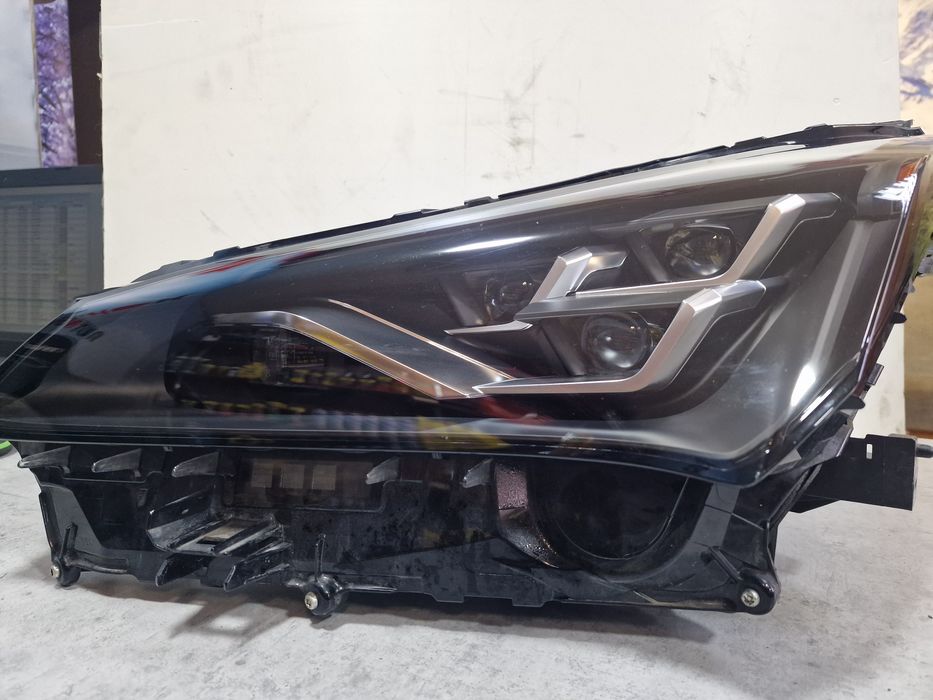 Фара оригинал Lexus NX200