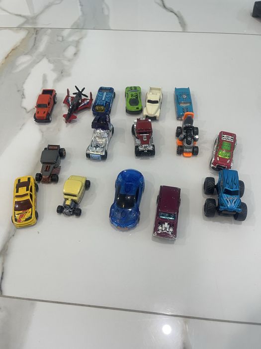 Коллекция машинок Hot Wheels
