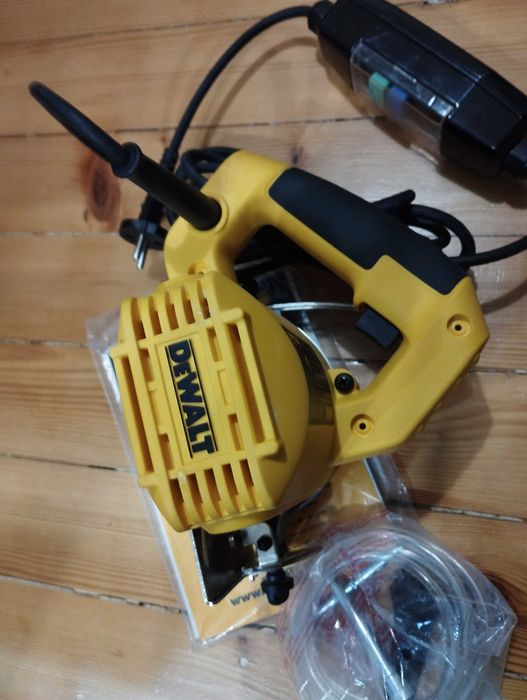 Нов ръчен циркуляр Деволт DWC410 за водно рязане на гранитогрес,камък.