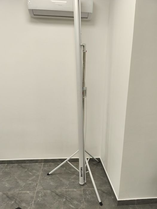 Экран для проектора.