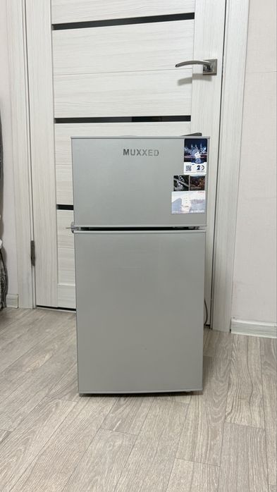 Маленький холодильник с морозильником(77*33)
