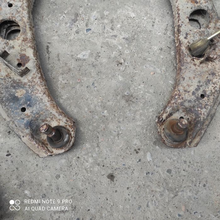 Продам рычаги вилки на Мазда 626 птичка