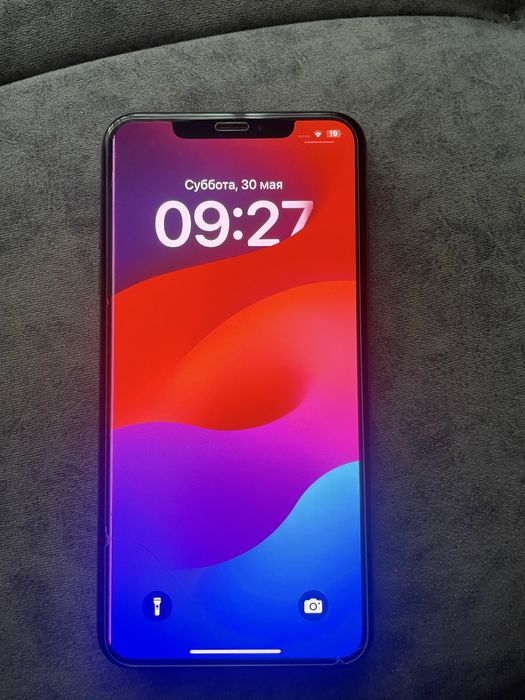 Продам Iphone xs max