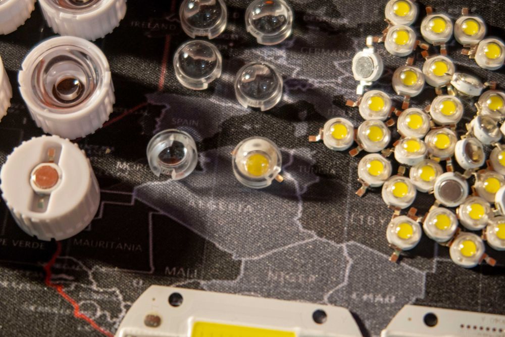 LED - бели светодиоди и рефлектори