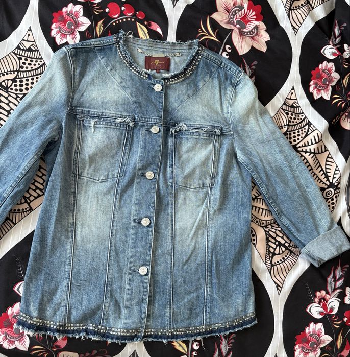 Vând jachetă de blugi