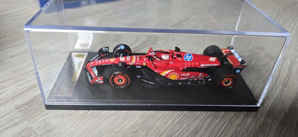 Ferrari SF-24 Carlos Sainz – LookSmart 1:18 – Austin GP 2024 – machetă