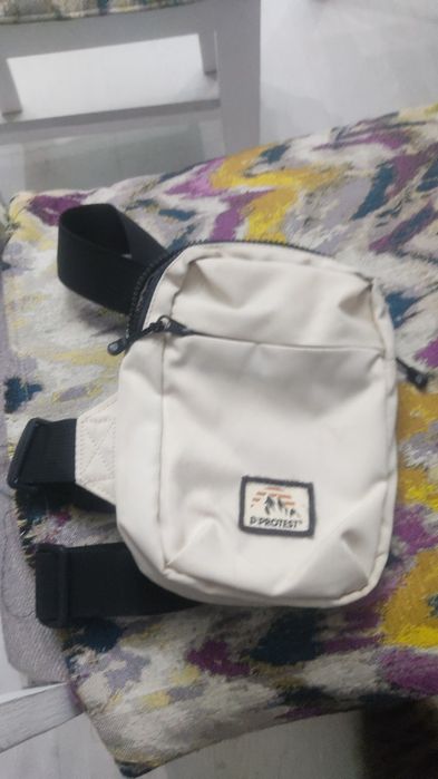 Продам барсетку Protest